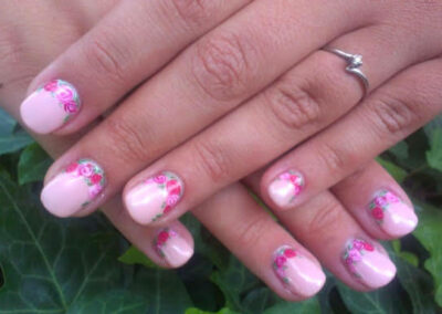 Virágos rózsaszín gél lakk